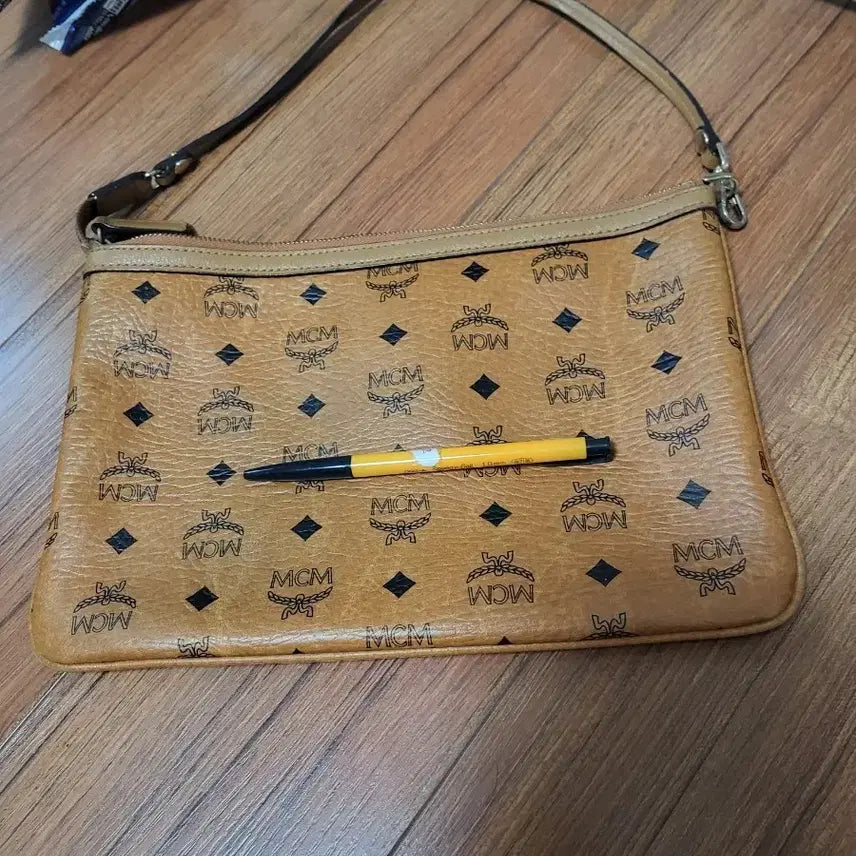 [BUNJANG] MCM Shoulder Bag / 엠씨엠 가방 성주택 있어요