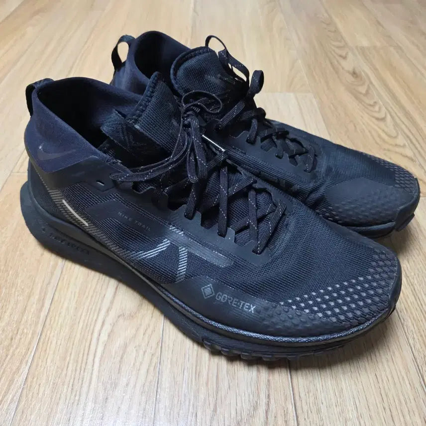 [BUNJANG] Nike Gore-Tex Trail Running Shoes Black 300mm / 나이키 고어텍스 트레일 러닝화 블랙 300mm