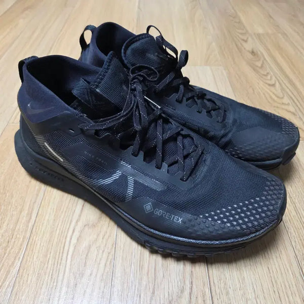 [BUNJANG] Nike Gore-Tex Trail Running Shoes Black 300mm / 나이키 고어텍스 트레일 러닝화 블랙 300mm