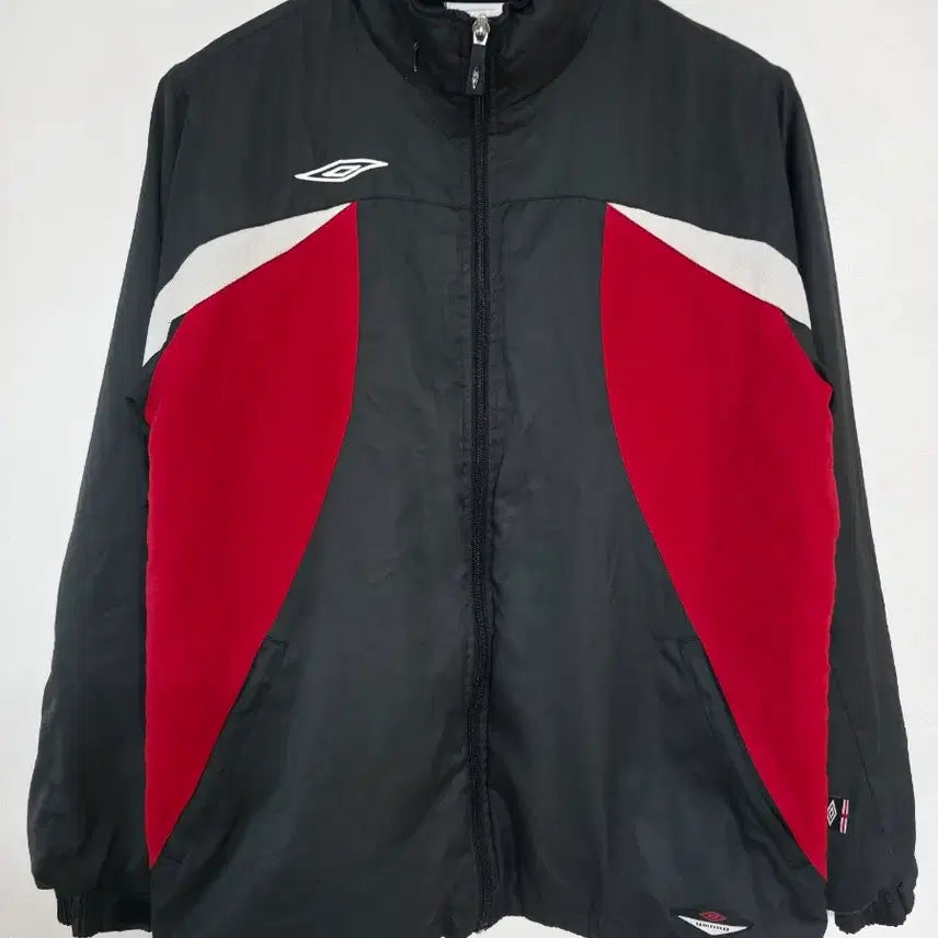 [BUNJANG] Umbro Windbreaker Jacket Black Red Vintage / 엄브로 바람막이 자켓 S(90) 블랙 레드 올드스쿨 빈티지