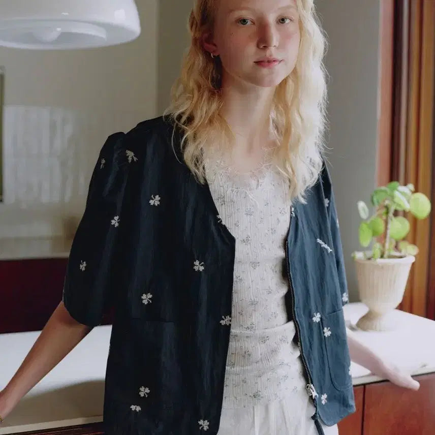 [BUNJANG] MUEMUER Clover Embroidered Jacket / 뮈뮈에르(MUEMUER) 클로버 자수 재킷