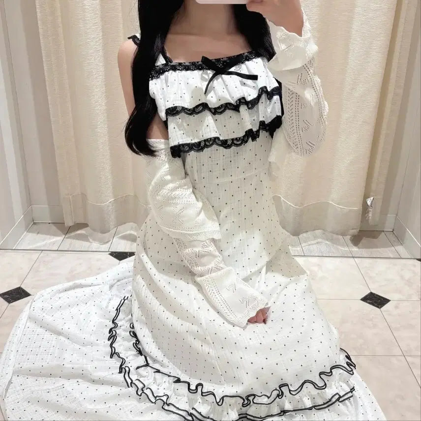[BUNJANG] Evelyn Dot Frill Dress / 에블린 도트 프릴 원피스 / 스나계 미셸마카롱 걸리 일브 다리치 피움 립서비스