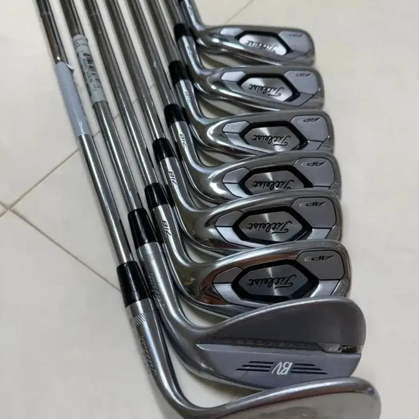 [BUNJANG] Titleist 718 AP3 Iron Set + Vokey SM8 52-degree Wedge + SM9 56-degree Wedge with Caviar Grips / 타이틀리스트 718 AP3 아이언 세트 + 보키웨지SM8 52도, SM9 56도 + 캐비어그립