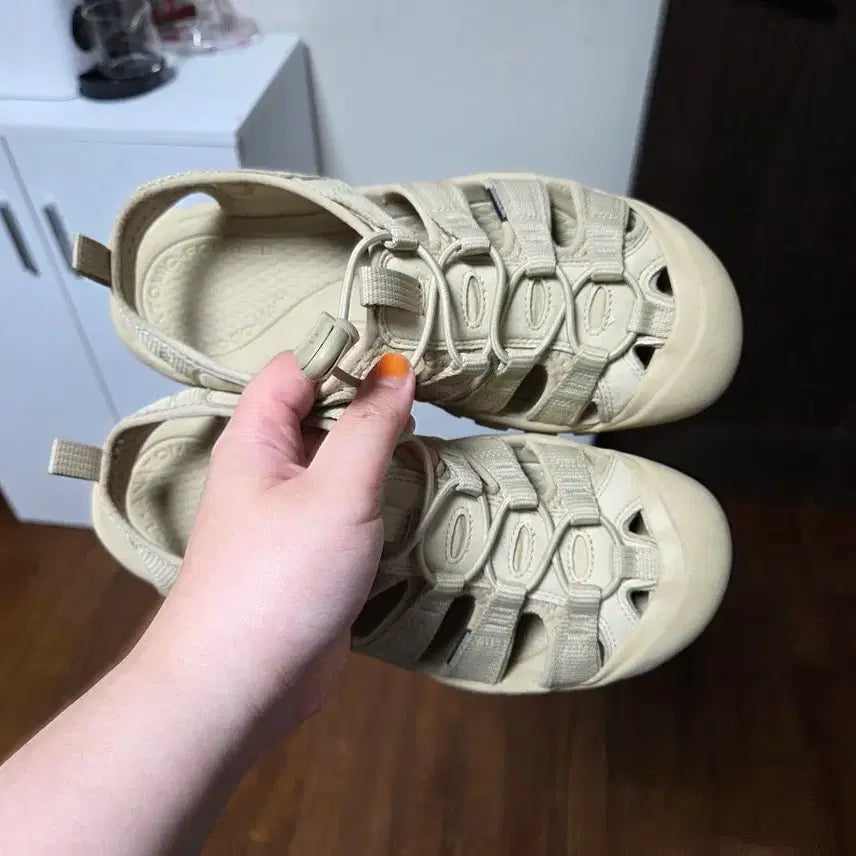 [BUNJANG] Keen Newport H2 Sandals Beige 245 / 킨 뉴포트 H2 샌들 판매합니다~~