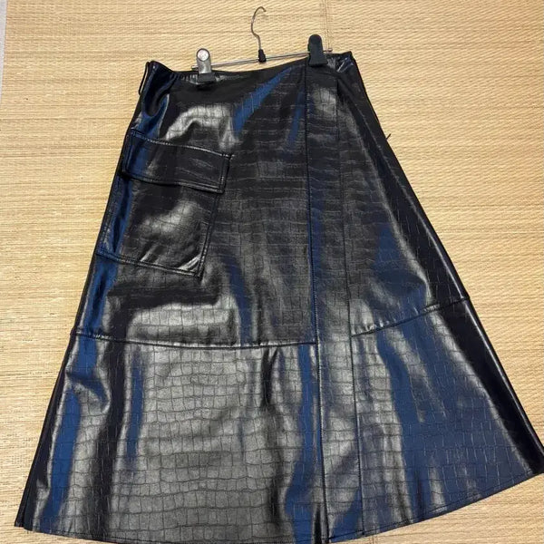 [BUNJANG] Vera Wang Faux Leather Skirt / 베라왕 인조 레더 스커트