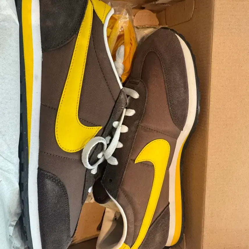 [BUNJANG] Nike Mach Runner Brown Yellow Swoosh Men's Shoes / 나이키 마하러너(275)