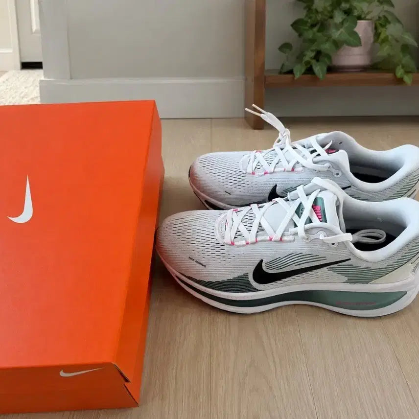 [BUNJANG] Nike Vomero Running Shoes 265 / 나이키 보메로 러닝화 265 (정품 새상품)
