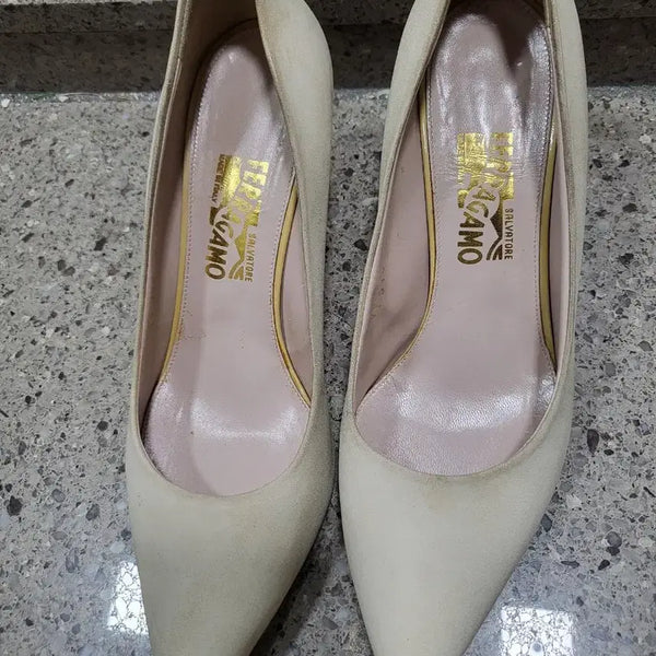 [BUNJANG] Salvatore Ferragamo Suede Pumps 245 Ivory / 페라가모 구두 245 아이보리 스웨이드 펌프스 토즈 프라다 샤넬 디올
