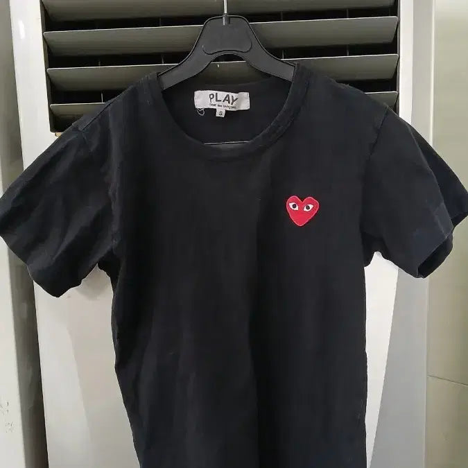 [BUNJANG] Comme des Garçons PLAY Black T-shirt, Size S / 사용감있고 탭자름 정품 꼼데가르송 플레이 블랙 반팔티 S