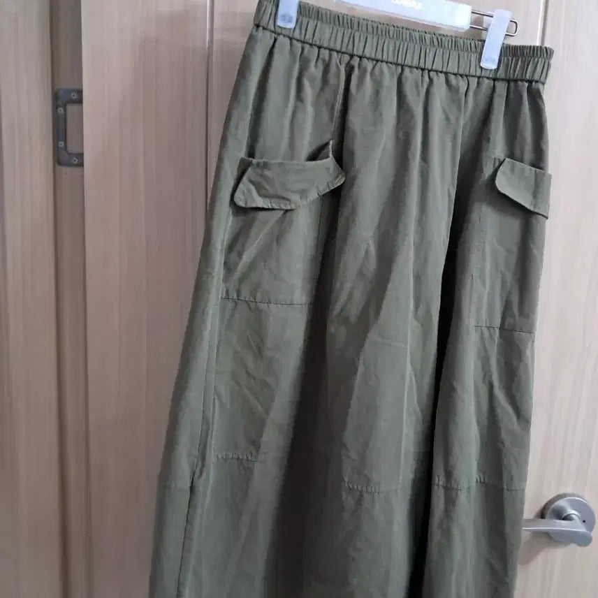 [BUNJANG] L'Atem Khaki Cargo Long Skirt / la tium카키색 카고 스커트