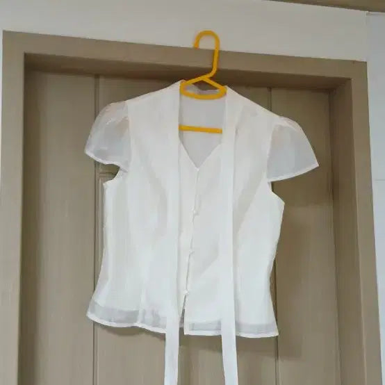 [BUNJANG] Pearl Short Sleeve Blouse / (새거급) 반팔 진주 블라우스