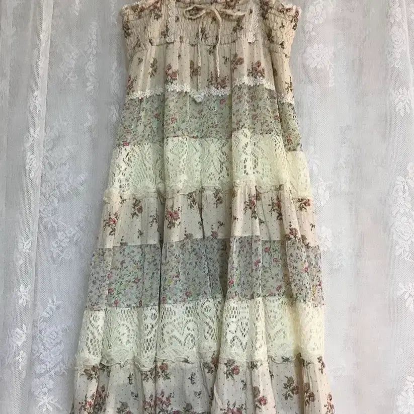 [BUNJANG] Vintage Flower Patch Dress / 대대장 빈티지 플라워 패치 원피스