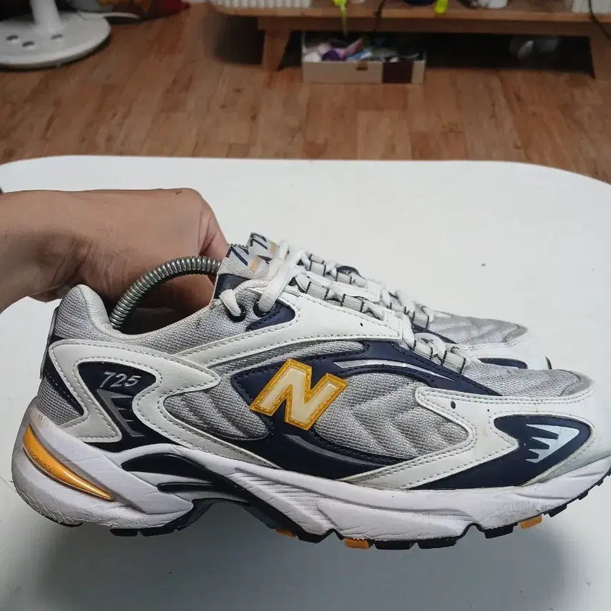 [BUNJANG] New Balance 725 Sneakers White / 뉴발란스 725 스니커즈 화이트275