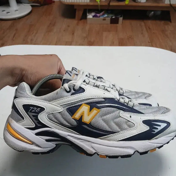 [BUNJANG] New Balance 725 Sneakers White / 뉴발란스 725 스니커즈 화이트275
