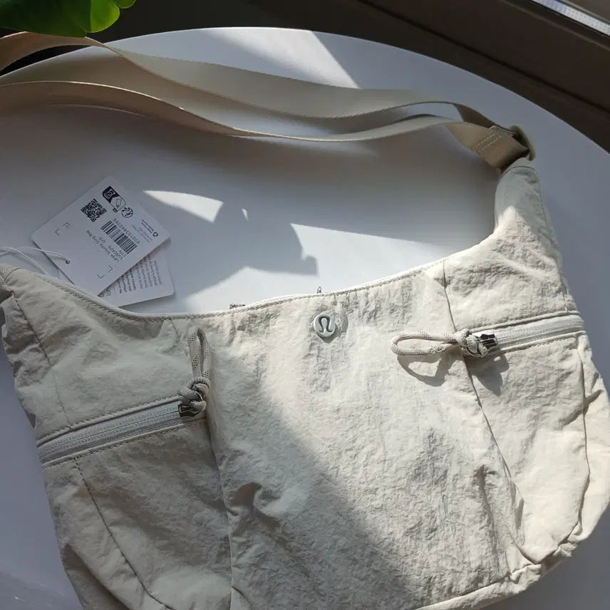[BUNJANG] Lululemon Slouchy Sling Bag 6L Ivory / 룰루레몬 슬라우치 슬링백 6l 아이보리