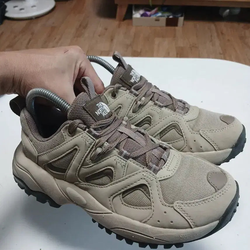 [BUNJANG] The North Face Hiking Boots Beige Size 235 / 노스페이스 등산화235