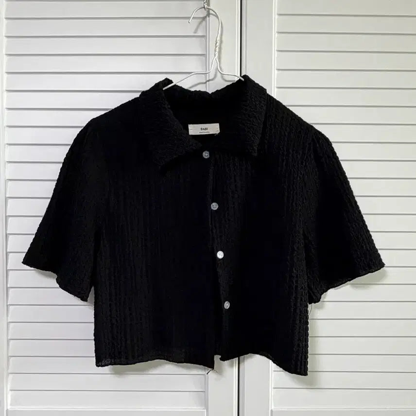 [BUNJANG] Black Embossed Wrinkled Cropped Collar Shirt / 블랙 엠보싱 링클 크롭 카라 셔츠