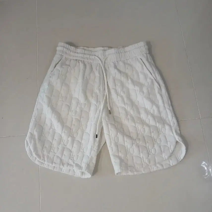 [BUNJANG] Dior DiorSignature Quilted Shorts White Women's / 디올 디올시그니처 퀼팅 반바지 화이트 여성