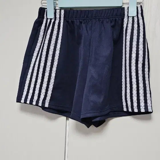 [BUNJANG] Navy Three-Stripe Shorts / 반바지 네이비 삼선