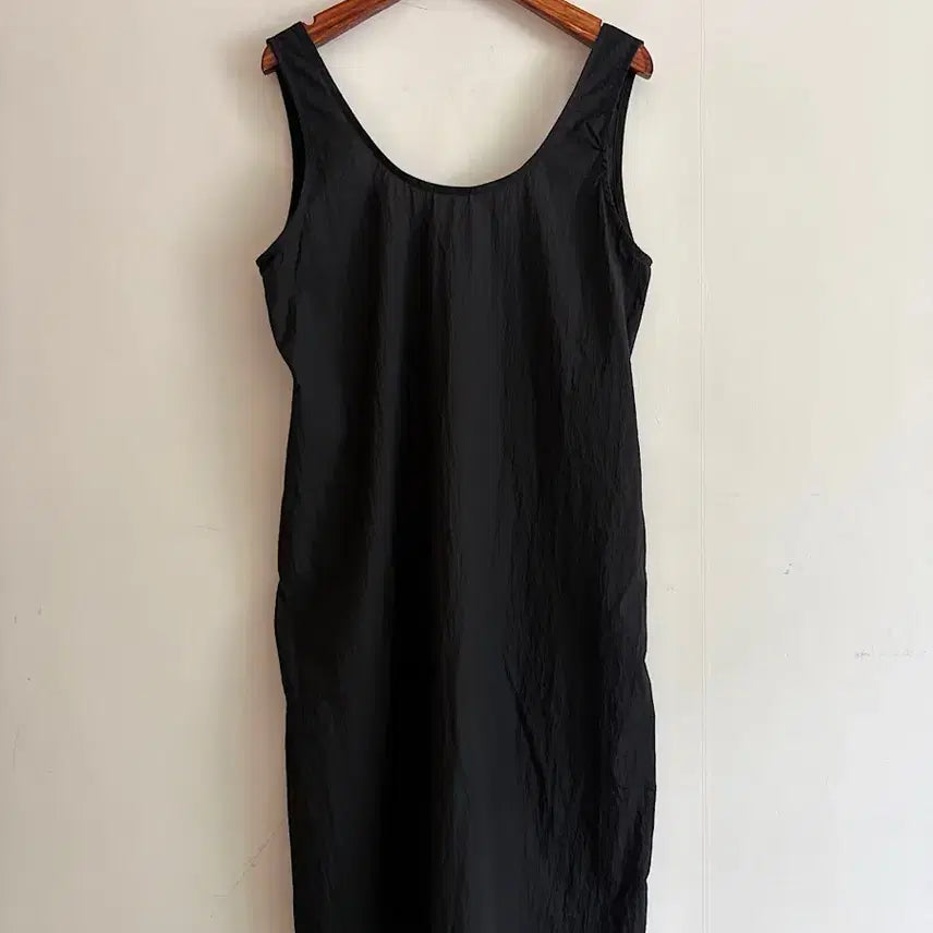 [BUNJANG] Black Sleeveless Midi Dress / 블랙 바스락 원피스