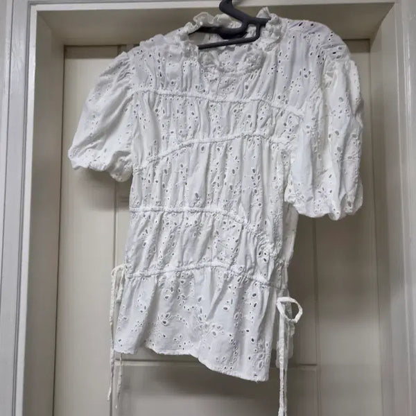 [BUNJANG] Zara White Embroidered Blouse / 자라 화이트 자수 블라우스