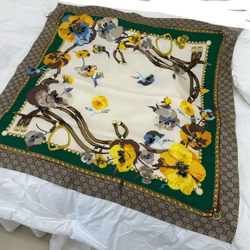 [BUNJANG] Gucci GG Flower Silk Scarf / 구찌 GG 플라워 스카프