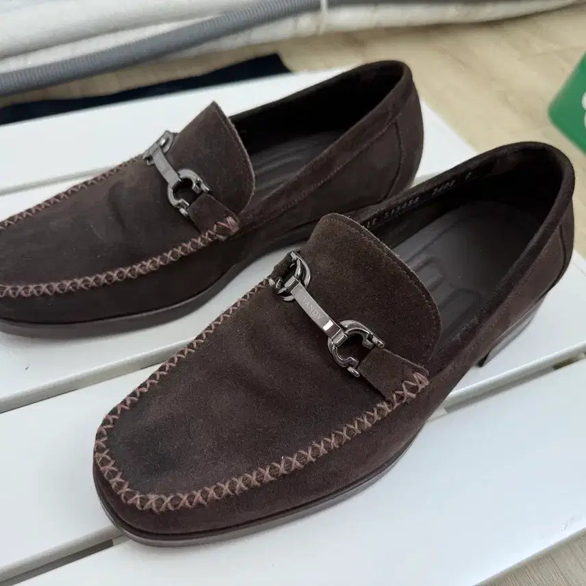 [BUNJANG] Tandy Suede Loafers Brown Gold Detail Size 260 / 탠디 정장 스웨이드 구두 260
