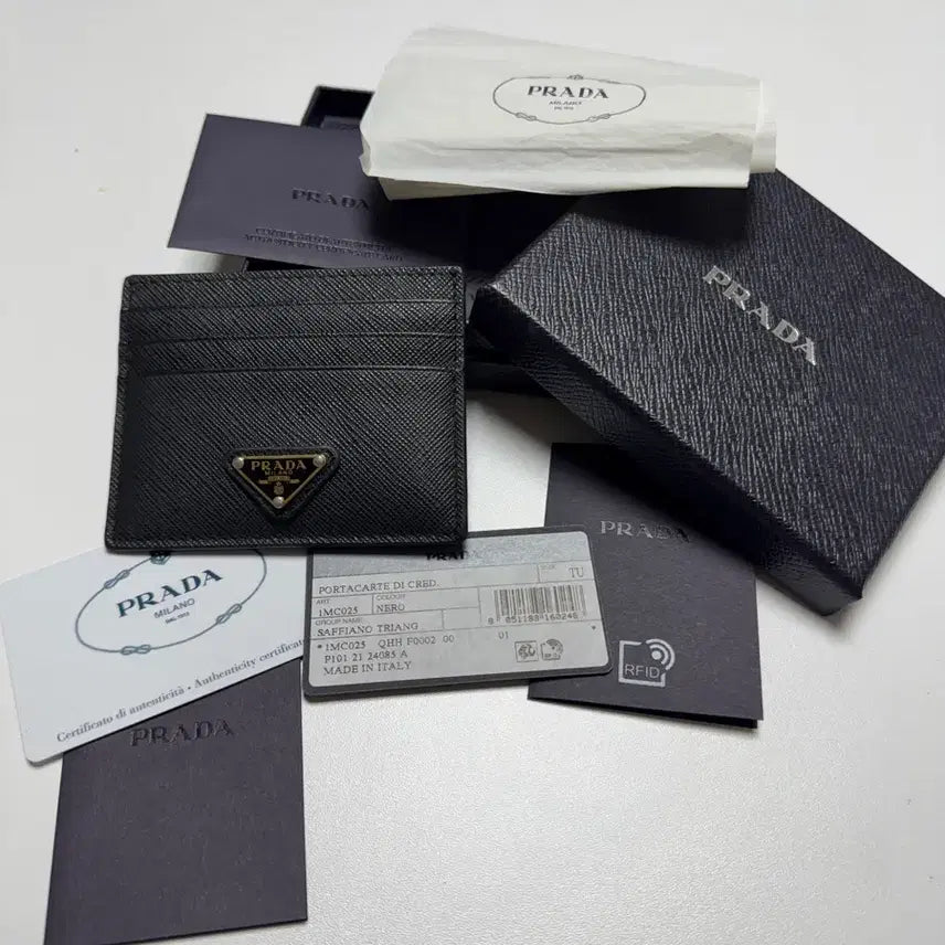 [BUNJANG] Prada Saffiano Leather Triangle Logo Card Holder Black Gold / 프라다 사피아노 레더 트라이앵글 로고 카드 지갑 블랙 골드