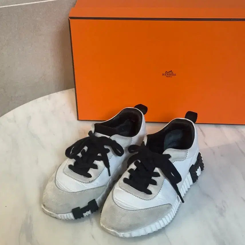 [BUNJANG] Hermès Bouncing Goat Skin Sneakers Black & White / { 35.5 } 에르메스 바운싱 고트스킨 스니커즈