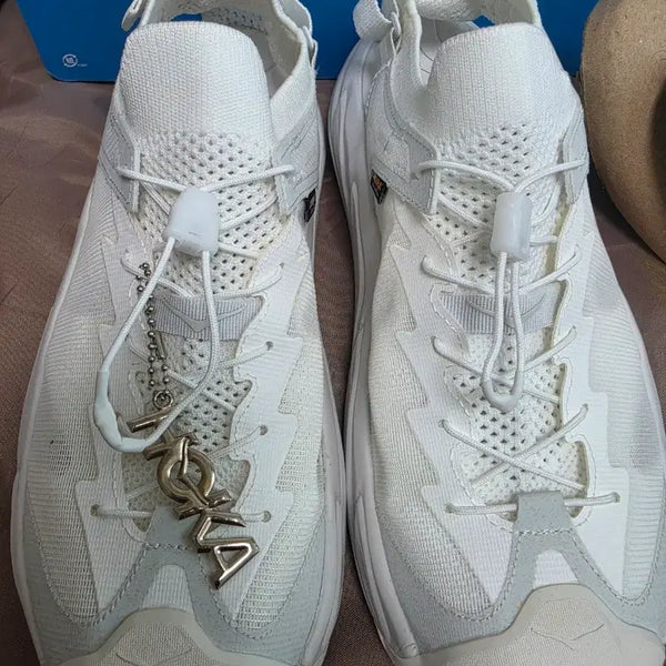 [BUNJANG] Hoka Hopara 2 Sandals Black/White / 호카 호파라2 새상품 블랙/화이트