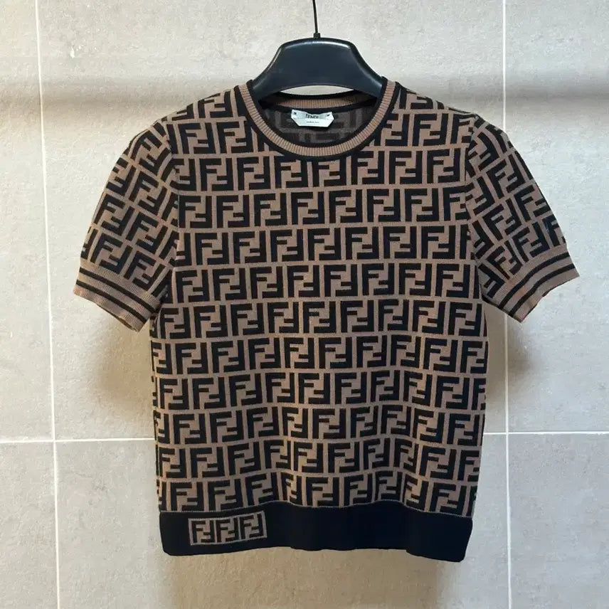 [BUNJANG] Fendi FF Monogram Knit Short Sleeve T-Shirt Women's 40 / { 여성 40 } 펜디 FF 모노그램 니트 반팔 티셔츠