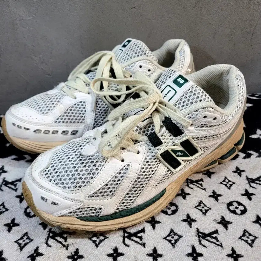 [BUNJANG] New Balance 1906R Silver Green Sneakers / 정품 뉴발란스 1906R 실버그린 스니커즈