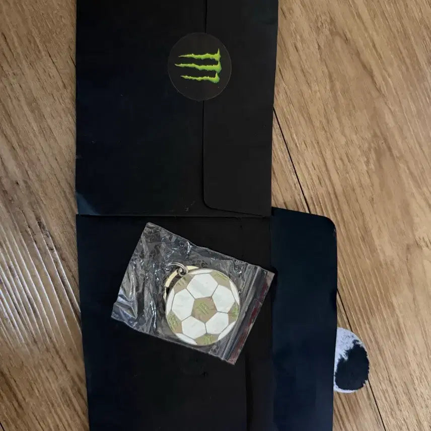 [BUNJANG] Monster Energy Soccer Ball Keychain / 몬스터 에너지 축구공 키링