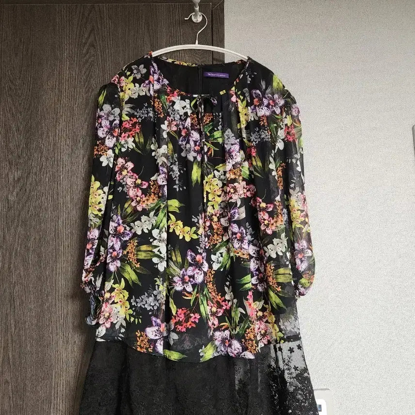 [BUNJANG] The Izzat Collection Black Lace Chiffon Long Blouse / 더아이잗컬렉션 블랙 레이스 쉬폰 롱 블라우스 55~77