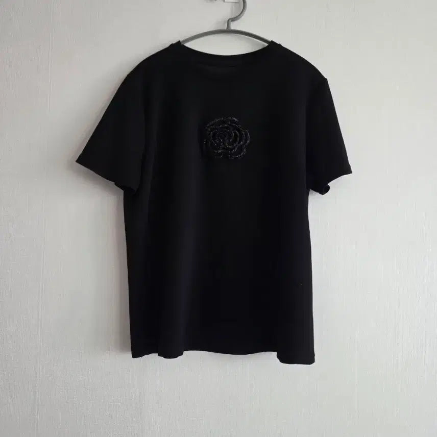 [BUNJANG] Black Rose Cubic Short Sleeve T-Shirt / 블랙 장미 큐빅 반팔 티셔츠