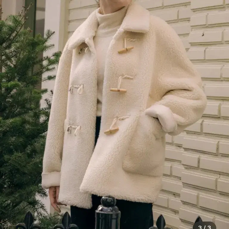 [BUNJANG] TILDAI WOOL MOUSTACHE COAT IVORY / 틸아이다이 울 무스탕 코트 아이보리