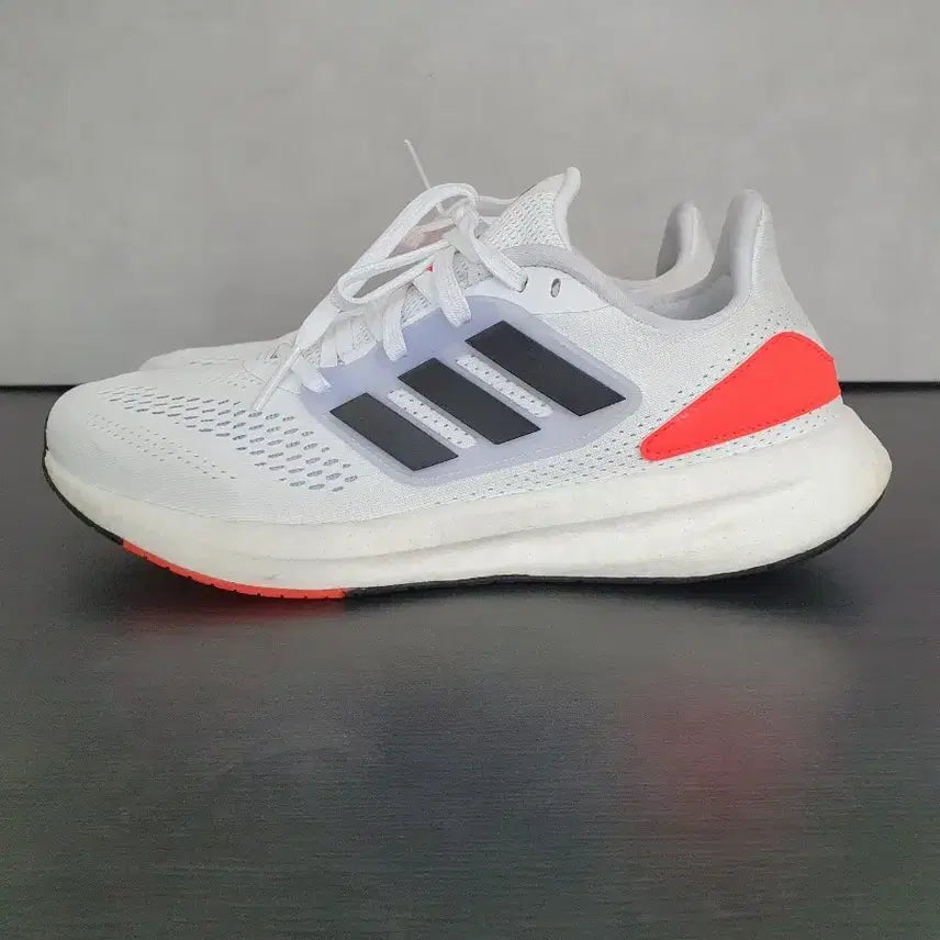 [BUNJANG] Adidas Pureboost 22 Cloud White Core Black Shoes (Size 260) / 아디다스 퓨어부스트 22 클라우드 화이트 코어 블랙 (260)