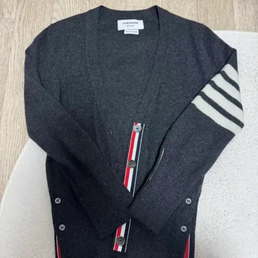 [BUNJANG] Thom Browne Cashmere V-Neck Cardigan Dark Grey / 톰브라운 캐시미어 사선브이넥 가디건 다크그레이