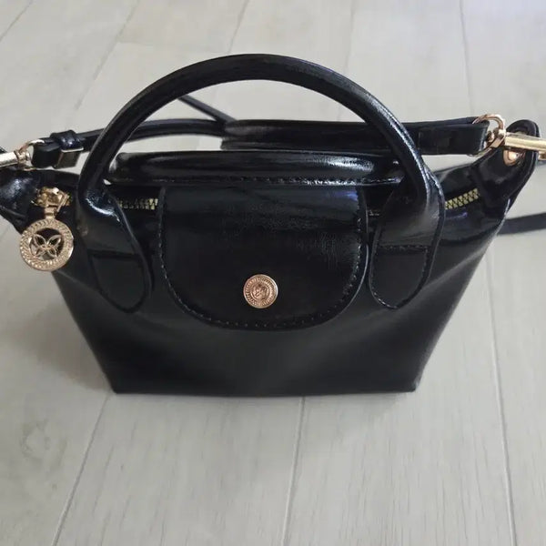[BUNJANG] Longsam Butterfly Charm Shoulder Bag Black / 플리아쥬 숄더백 블랙