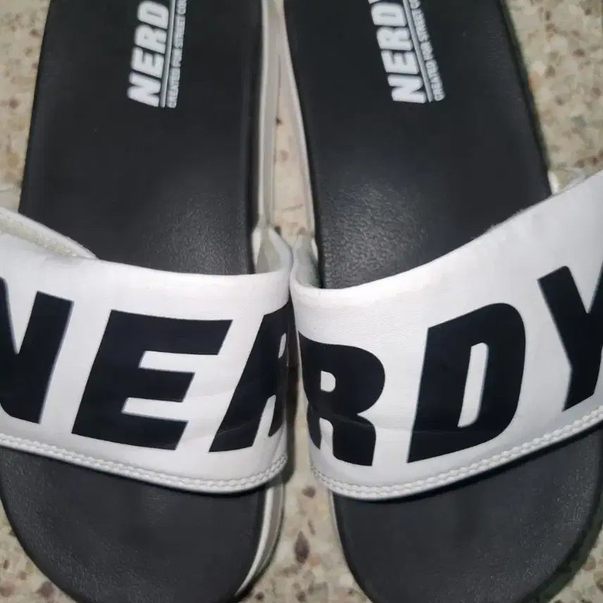 [BUNJANG] NERDY Slides (245 Size) / 널디 슬리퍼 245사이즈입니다