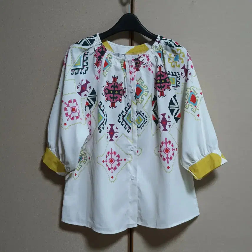 [BUNJANG] Ethnic Pattern Cooling Blouse / 새옷) 에스닉 패턴 냉감 블라우스 77