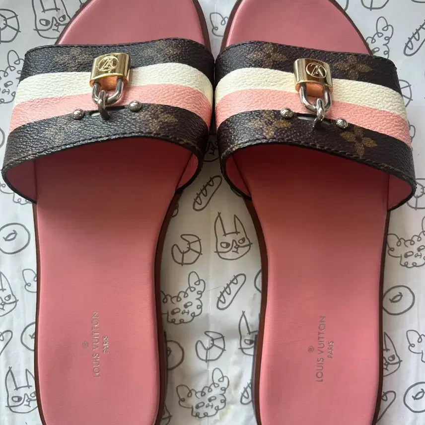 [BUNJANG] Louis Vuitton Pink Stripe Lock Detail Mules Size 37 (240) / 정품*루이비통 핑크 스트라이프 락 디테일 뮬 37(240)