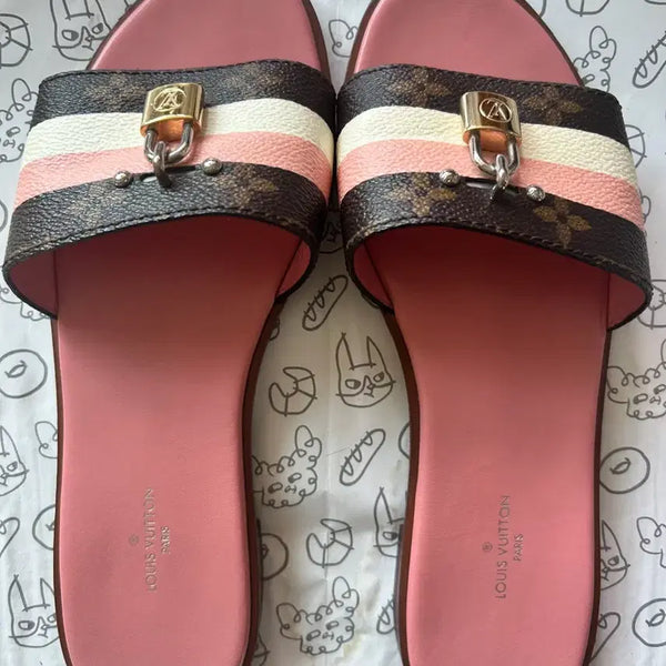 [BUNJANG] Louis Vuitton Pink Stripe Lock Detail Mules Size 37 (240) / 정품*루이비통 핑크 스트라이프 락 디테일 뮬 37(240)