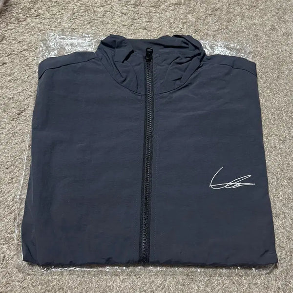 [BUNJANG] Kyuhyun 10th Anniversary Windbreaker / 규현 10주년기념 바람막이 양도