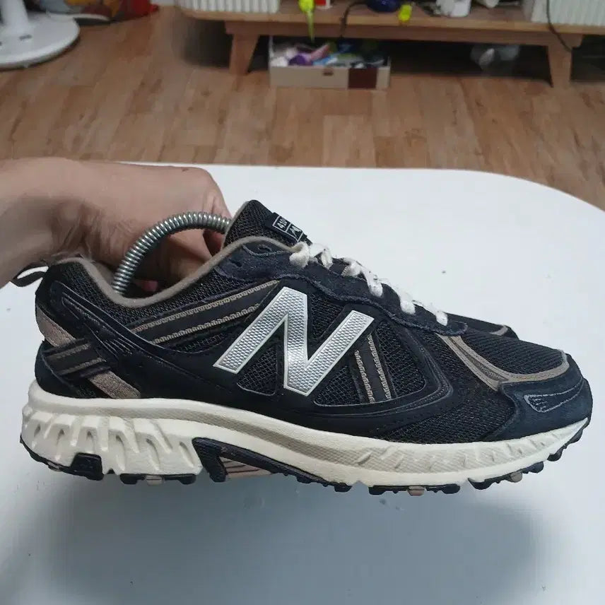 [BUNJANG] New Balance Sneakers Black Beige 260 / 뉴발란스 운동화 블랙 베이지 260