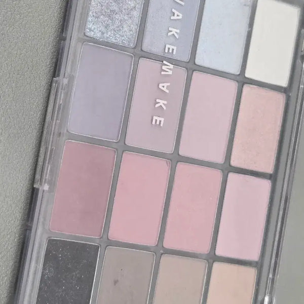 [BUNJANG] WAKEMAKE Blue Core Blurring Shadow Palette / 웨이크메이크  블루코어블러링 단종템