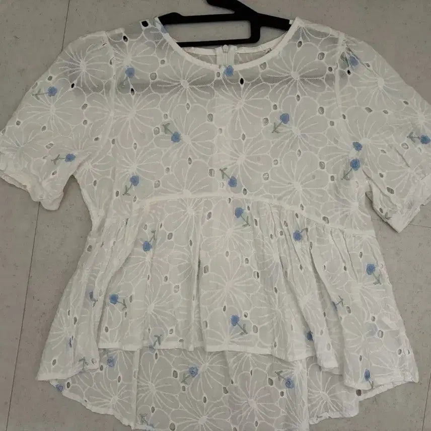 [BUNJANG] Embroidered Blouse / 자수 블라우스