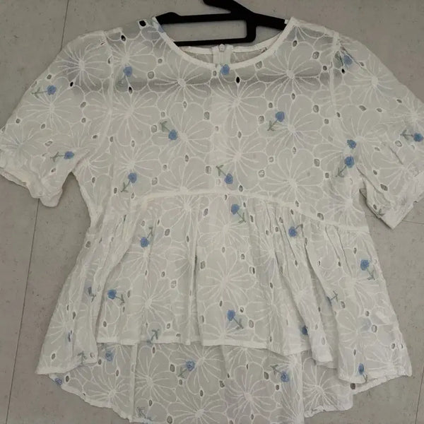 [BUNJANG] Embroidered Blouse / 자수 블라우스
