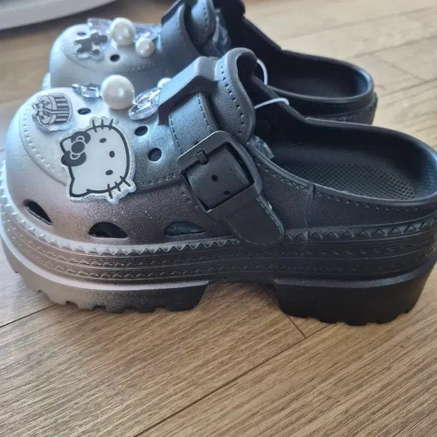 [BUNJANG] Hello Kitty Mule Slippers / 헬로키티 뮬 슬리퍼