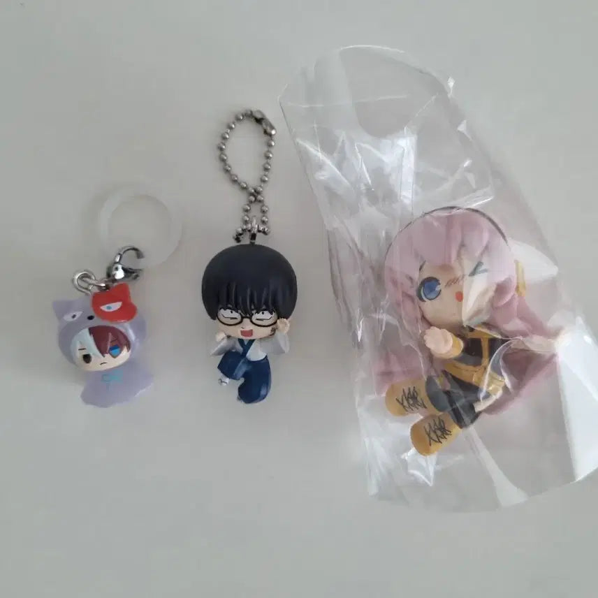 [BUNJANG] My Hero Academia Shoto Animal Mascot, Megurine Luka Figure, Gintama Shinpachi Dangling Gacha Figure Bundle Set / 히로아카 쇼토 애니멀 메지루시, 메구리네 루카 피규어, 은혼 시무라 신파치 대롱대롱 가챠 피규어 양도